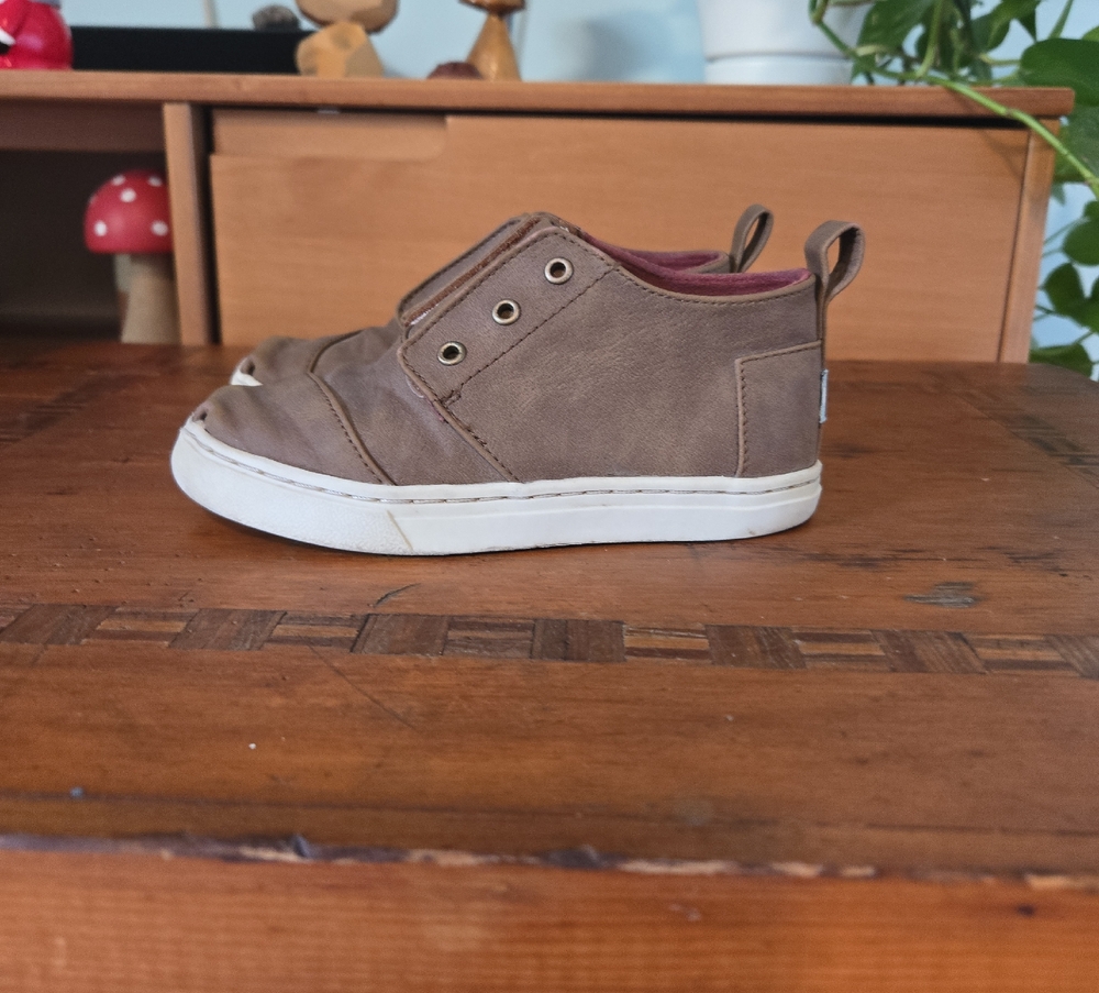 Toms Botas Kids Sneakers Size 10 Brown